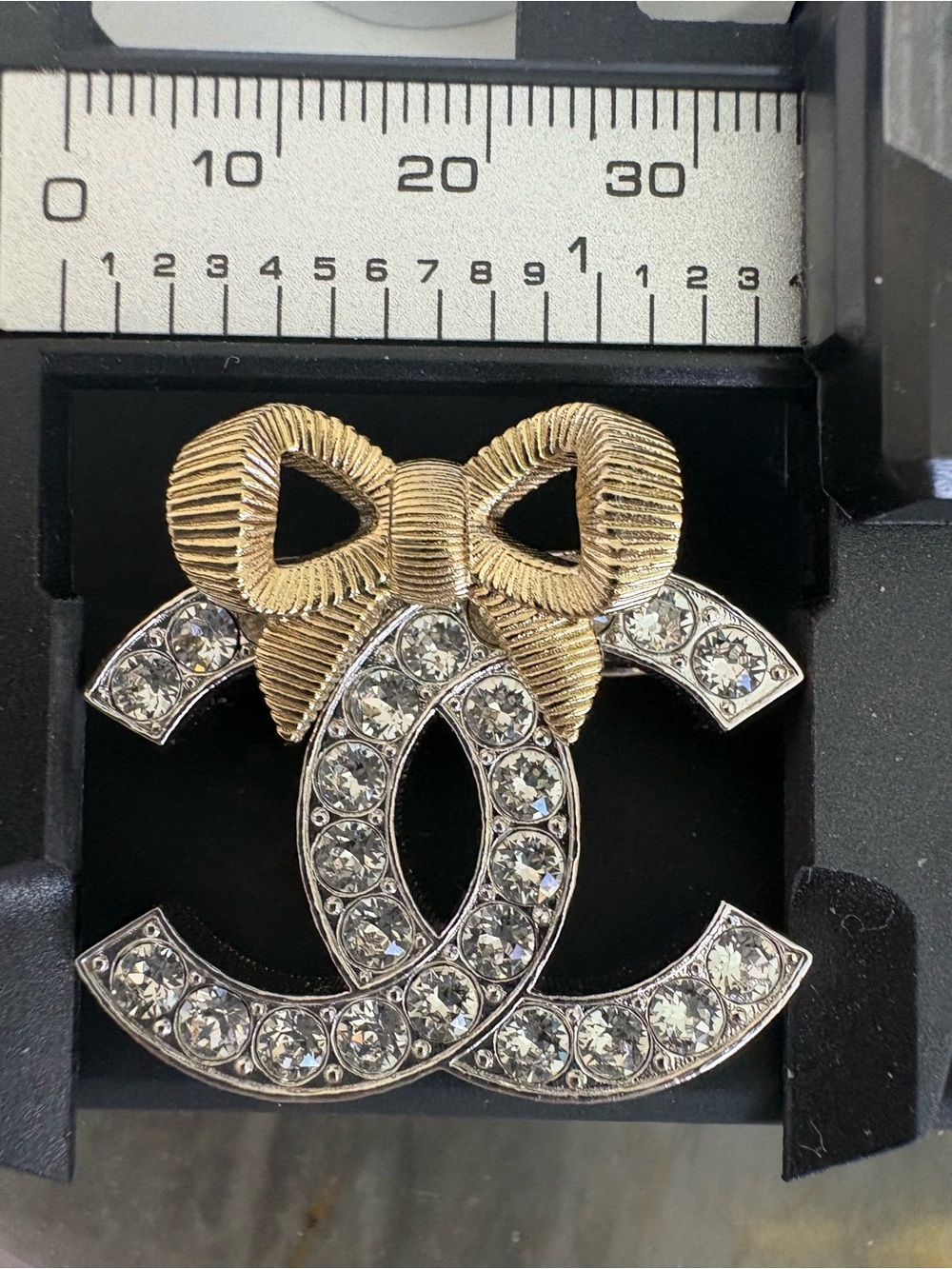 100% Authentic RARE CHANEL Gold Tone Crystal CC Logo Brooch Gold Bow Box Dust B - Picture 8 of 12